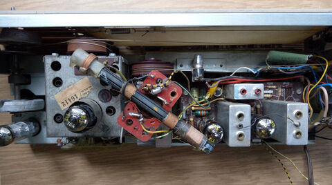The open radio seen from above - all components cleaned