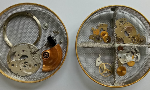 Movement parts in the cleaning basket