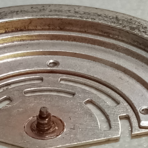 Rolex Kaliber 3135 Rotor mit verschlissenen Rotor-bolzen nach 15 Jahre ohne Service